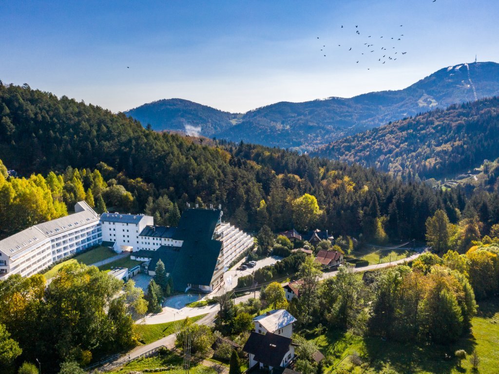 Top 10 hoteli SPA w Beskidach – ranking miejsc z najlepszą strefą wellness i widokiem 5 Hotel Klimczok w Szczyrku Top 10 hoteli SPA w Beskidach – ranking miejsc z najlepszą strefą wellness i widokiem
