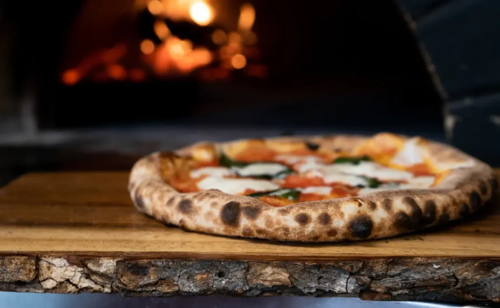 Najlepsza pizza w Szczyrku – sprawdzamy, gdzie serwują ciasto jak we Włoszech 2 Szalas na Kamiencu pizza Najlepsza pizza w Szczyrku – sprawdzamy, gdzie serwują ciasto jak we Włoszech