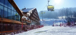 apartamenty ski in out Zima 2026: Apartamenty i hotele "Ski-in / Ski-out" – prosto z pokoju na stok