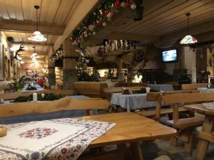 resteuracje przy szlakach Głodny po wędrówce? Restauracje i karczmy położone najbliżej beskidzkich szlaków