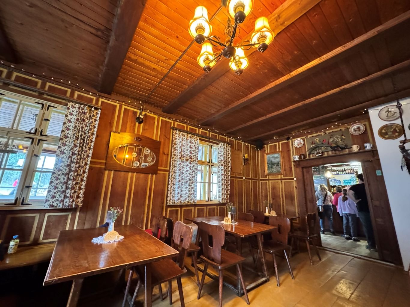 Schronisko na Soszowie - sala jadalna