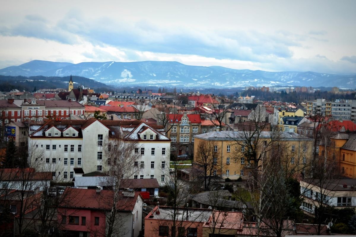 Cieszyn - panorama miasta z widokiem na góry w tle