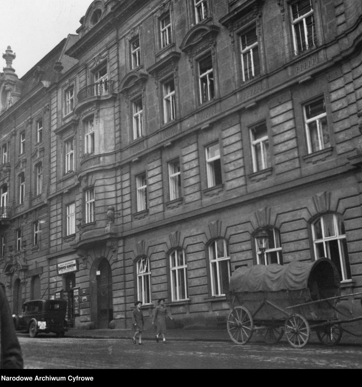 Bielsko-Biała na archiwalnych zdjęciach. Tak wyglądało miasto przed laty - GALERIA 10 Dom przy ul. 3 Maja w Bielsku 1918 1939 Bielsko-Biała na archiwalnych zdjęciach. Tak wyglądało miasto przed laty - GALERIA