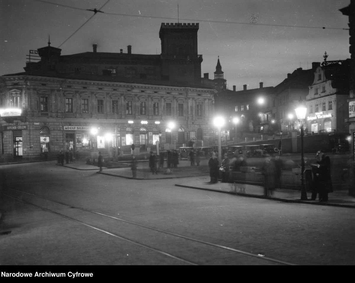 Bielsko-Biała na archiwalnych zdjęciach. Tak wyglądało miasto przed laty - GALERIA 18 Plac Chrobrego w Bielsku 1925 1939 Bielsko-Biała na archiwalnych zdjęciach. Tak wyglądało miasto przed laty - GALERIA