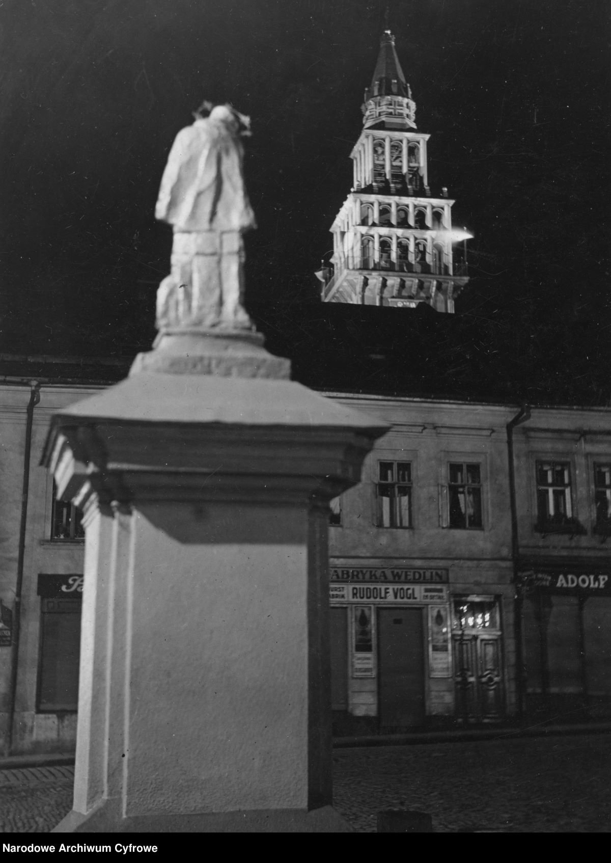 Bielsko-Biała na archiwalnych zdjęciach. Tak wyglądało miasto przed laty - GALERIA 21 Rynek w Bielsku Bielsko-Biała na archiwalnych zdjęciach. Tak wyglądało miasto przed laty - GALERIA