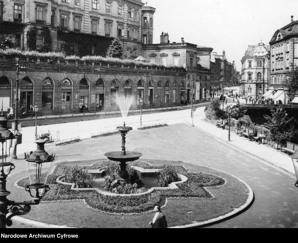 Bielsko-Biała na archiwalnych zdjęciach. Tak wyglądało miasto przed laty - GALERIA 23 Ulica Zamkowa w Bielsku 1918 1939 Bielsko-Biała na archiwalnych zdjęciach. Tak wyglądało miasto przed laty - GALERIA