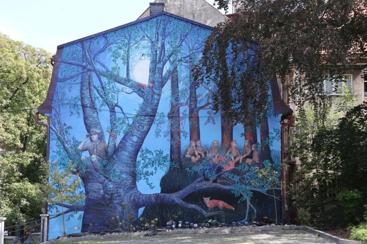 Tak wygląda nowy mural w Bielsku-Białej. Magia beskidzkiej przyrody na stulecie ZHP 1 Mural ZHP Bielsko-Biała