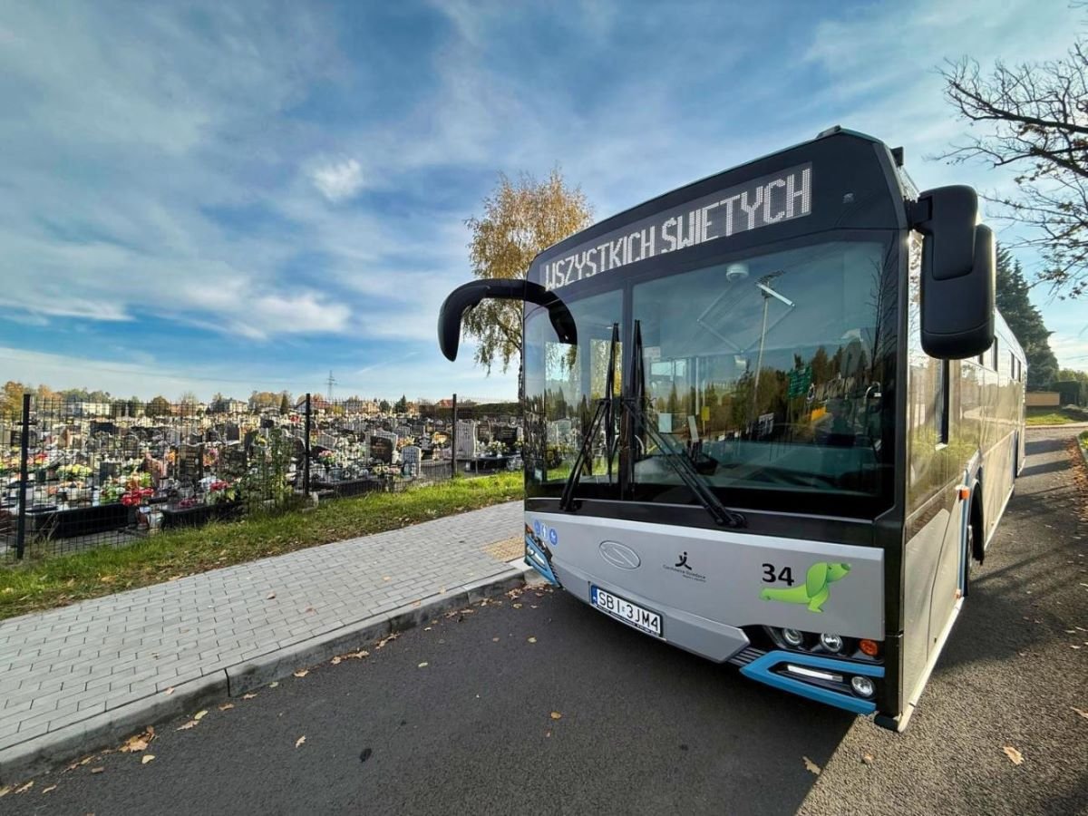Darmowe autobusy w Bielsku-Białej na Wszystkich Świętych 2026. Cztery linie cmentarne i zmiany w rozkładach 3 Darmowe autobusy 1 listopada w Czechowicach-Dziedzicach